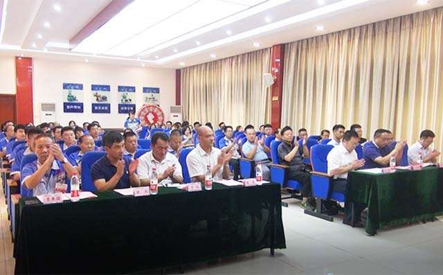 濟南大學(xué)—章丘豐源研究生聯(lián)合培養(yǎng)基地簽約暨揭牌儀式在居邦源機械集團(tuán)總部隆重舉行